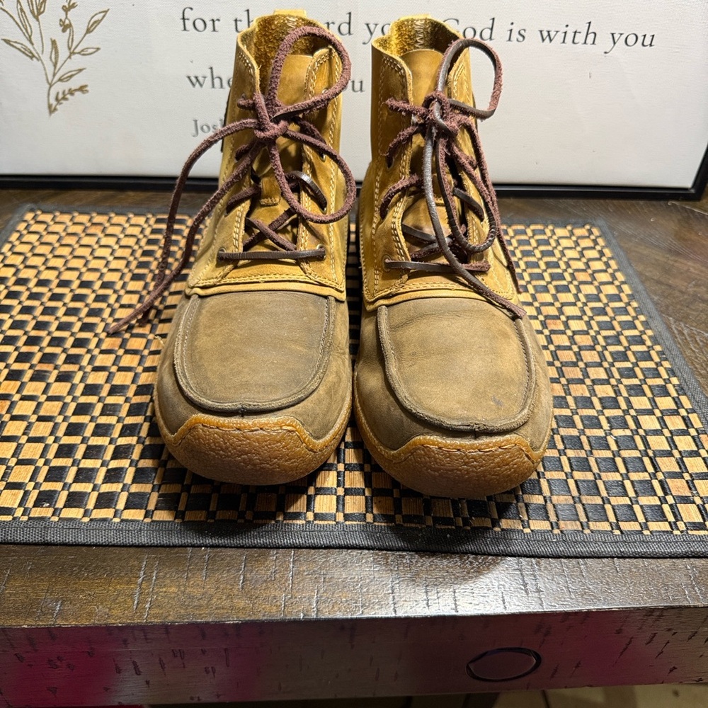 Sorel Chugalug Boots in British Tan Men SZ 8- Box 15